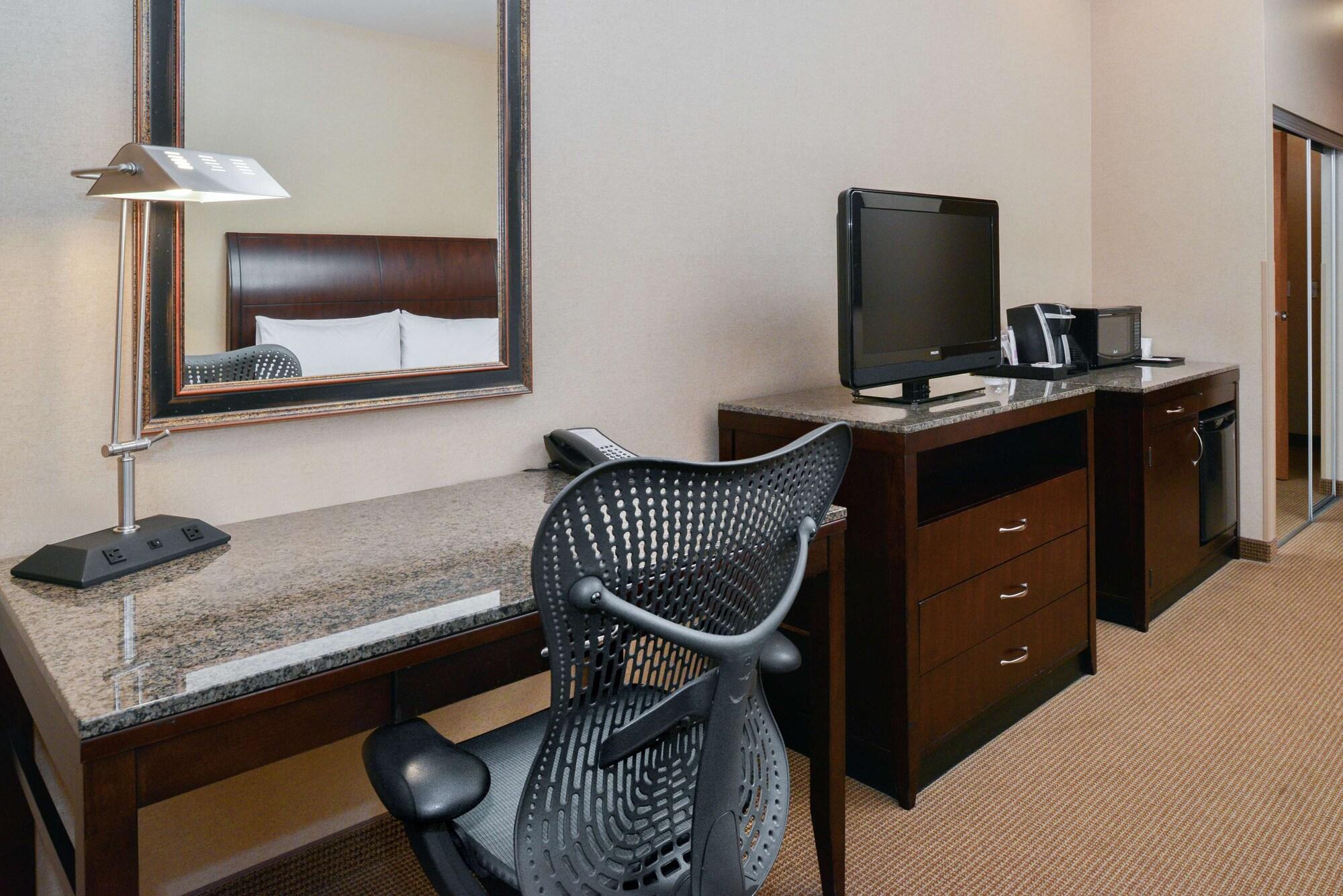 Hilton Garden Inn טווין פולס מראה חיצוני תמונה